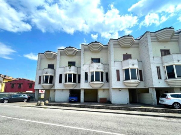 casa indipendente in vendita a Cremona in zona Battaglione