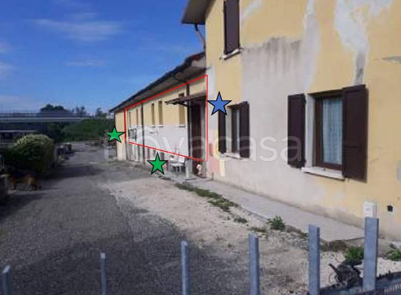 locale commerciale in vendita a Cremona in zona Battaglione