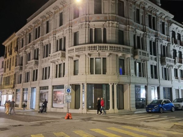 casa indipendente in vendita a Cremona in zona Piazza Castello
