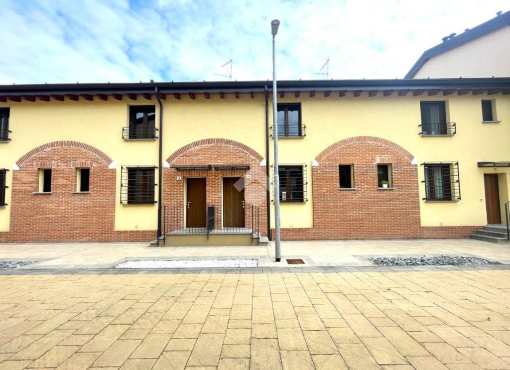 casa indipendente in vendita a Cremona in zona San Felice