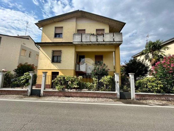 casa indipendente in vendita a Cremona