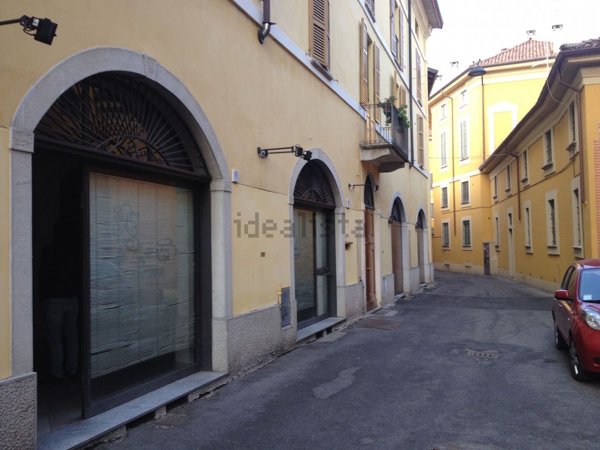 negozio in vendita a Cremona in zona Cremona Centro