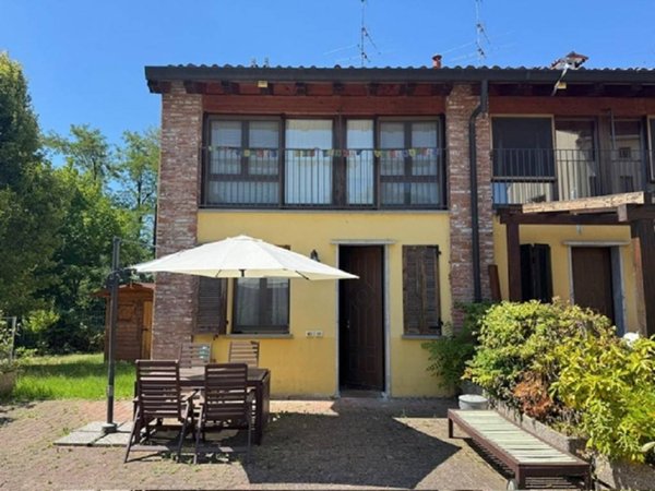 casa indipendente in vendita a Cremona in zona Viale Po