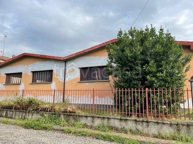locale commerciale in vendita a Cremona