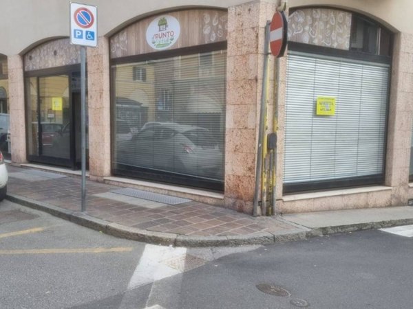 negozio in vendita a Cremona in zona Piazza Castello