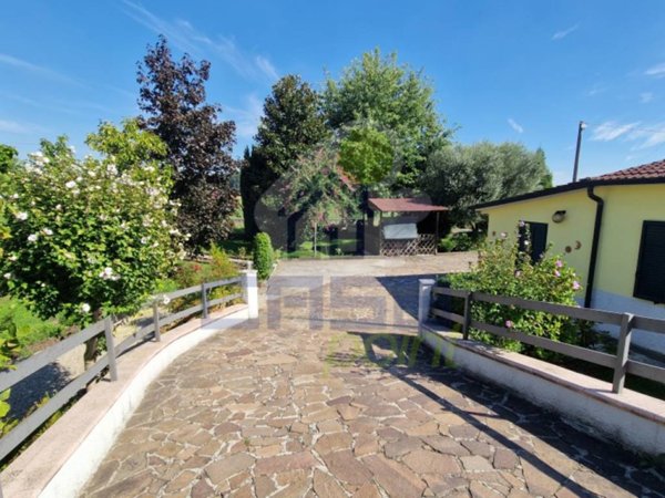 casa indipendente in vendita a Cremona in zona Bagnara