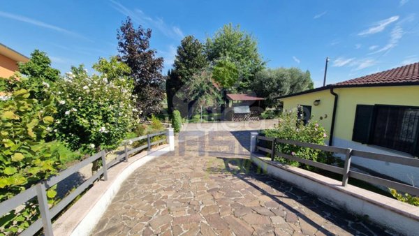 casa indipendente in vendita a Cremona in zona Battaglione