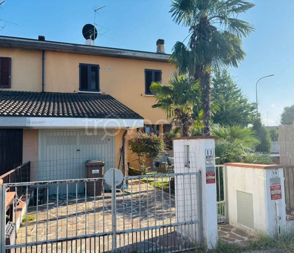 casa indipendente in vendita a Cremona in zona Bagnara