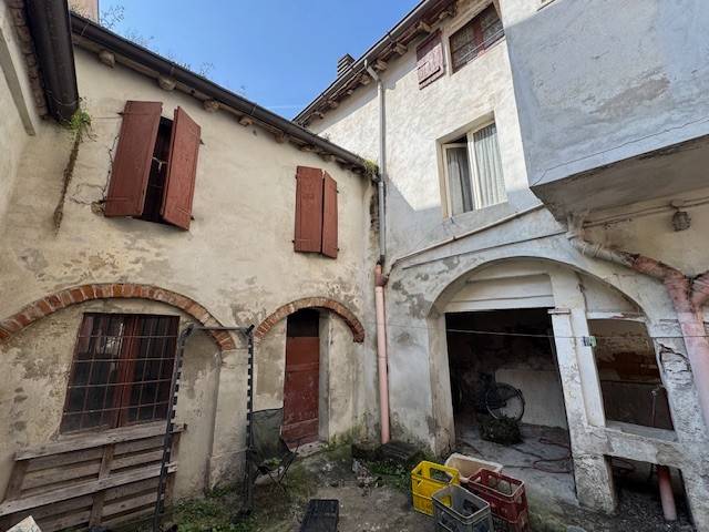 intera palazzina in vendita a Cremona in zona Piazza Castello