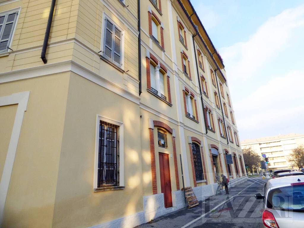 ufficio in vendita a Cremona in zona Piazza Castello