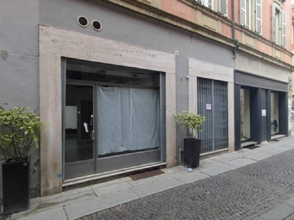 negozio in vendita a Cremona in zona Cremona Centro