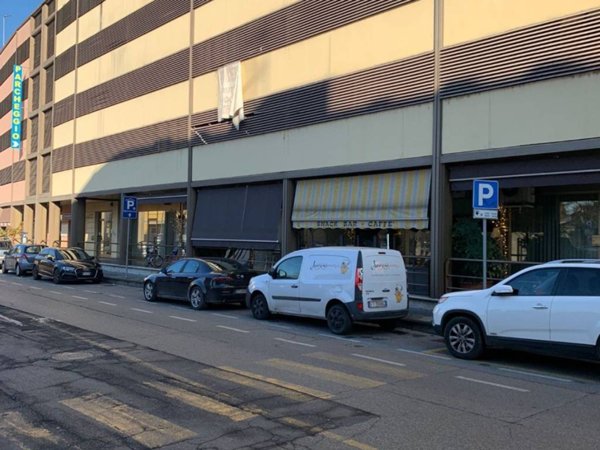negozio in vendita a Cremona in zona Cremona Centro