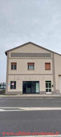 negozio in vendita a Cremona in zona Via Bergamo