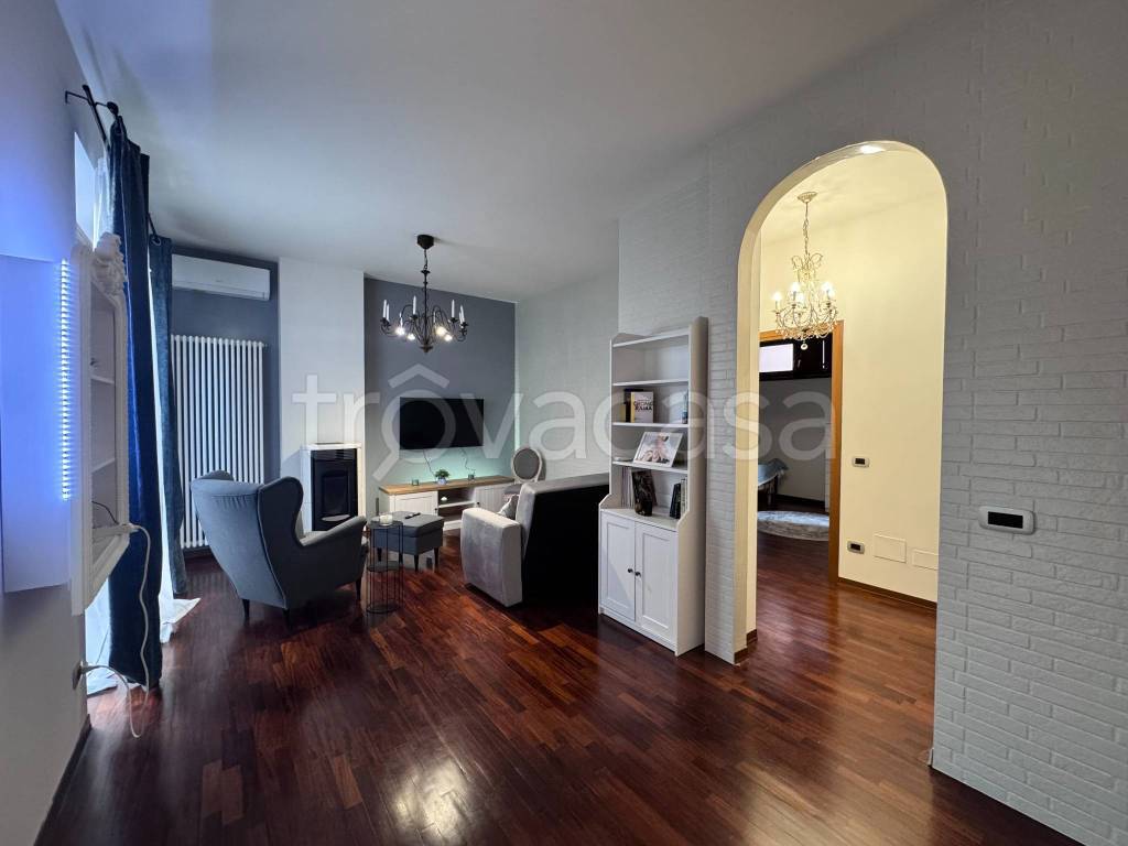 casa indipendente in vendita a Cremona in zona Piazza IV Novembre