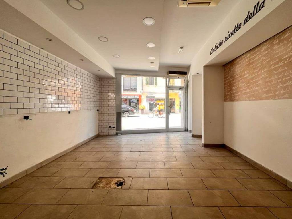 negozio in vendita a Cremona in zona Corso Garibaldi