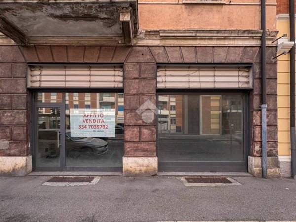 negozio in vendita a Cremona in zona Piazza Castello