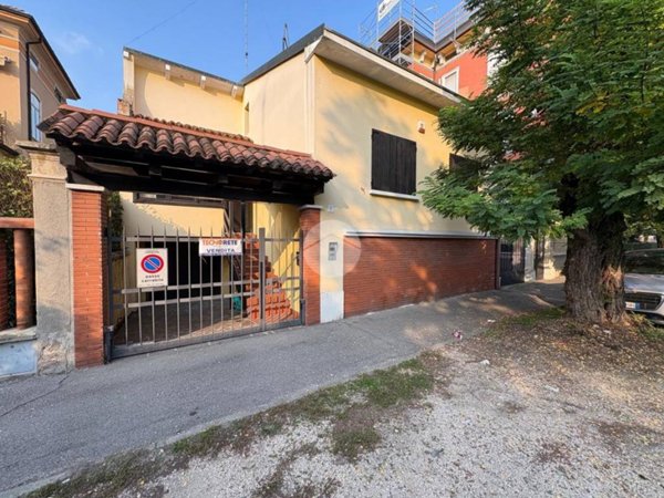 casa indipendente in vendita a Cremona in zona Piazza Castello