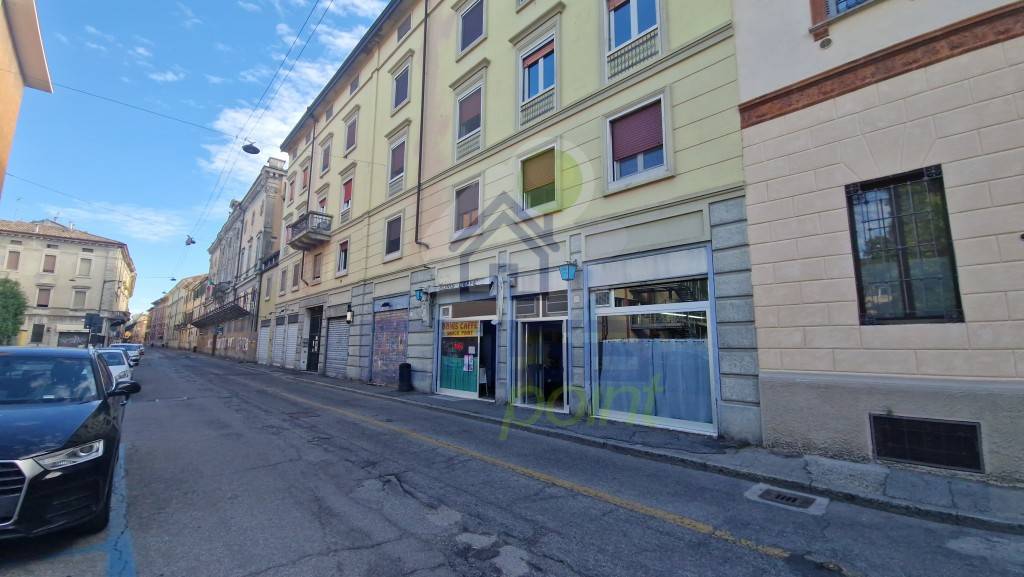 negozio in vendita a Cremona in zona Cremona Centro