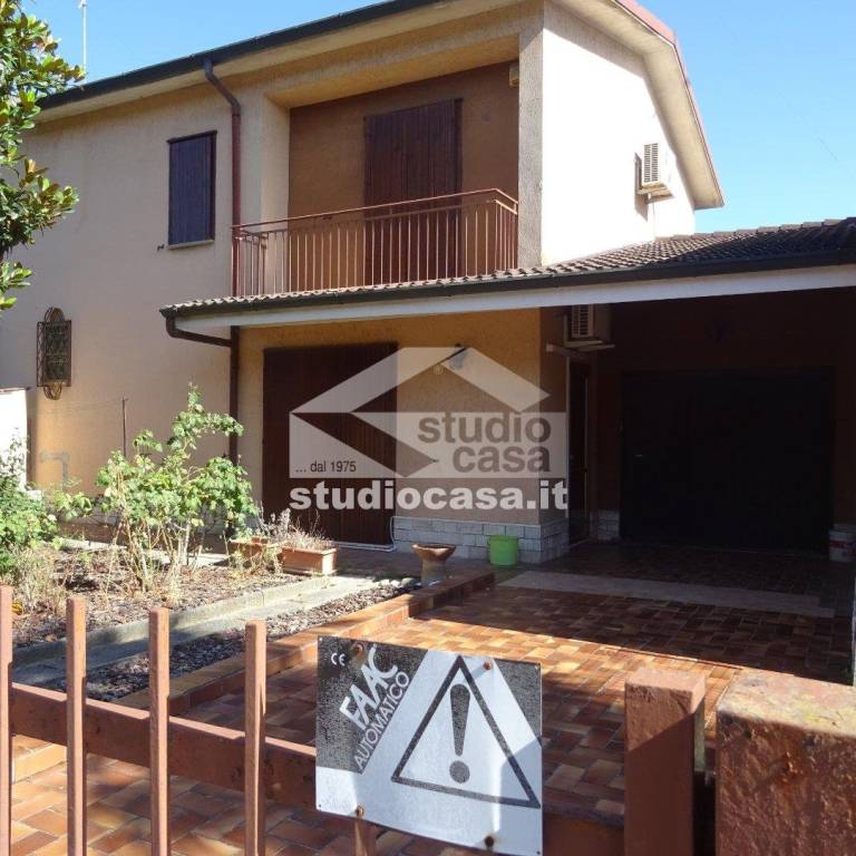 casa indipendente in vendita a Cremona