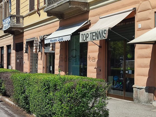 negozio in vendita a Cremona in zona Viale Po