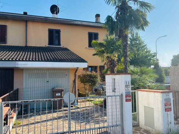 casa indipendente in vendita a Cremona in zona Bagnara