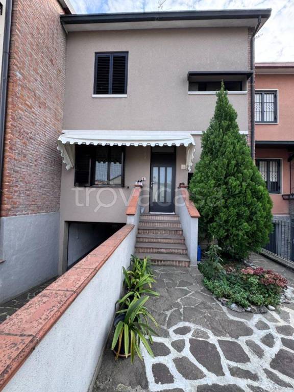 casa indipendente in vendita a Cremona in zona Via Giuseppina