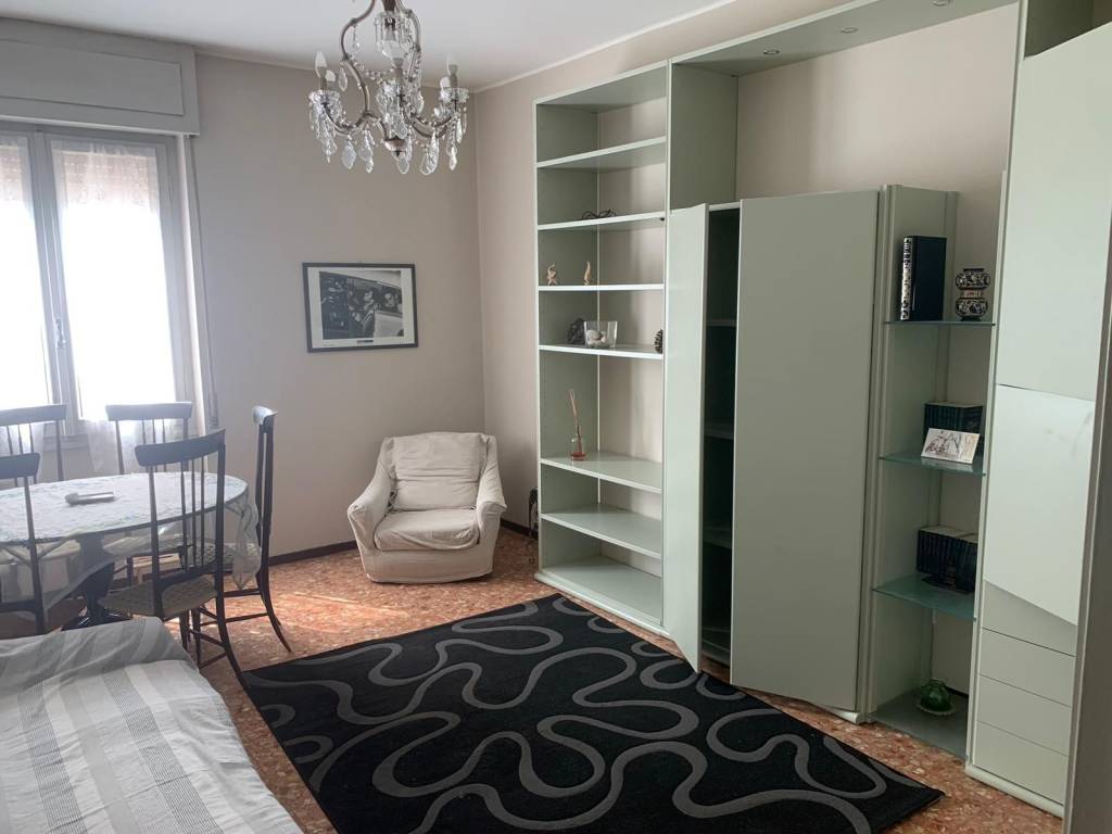 appartamento in vendita a Cremona in zona Viale Po