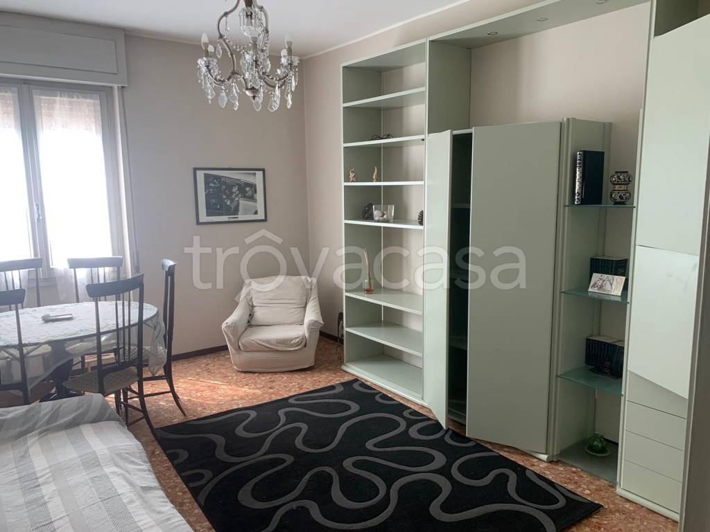 appartamento in vendita a Cremona in zona Viale Po