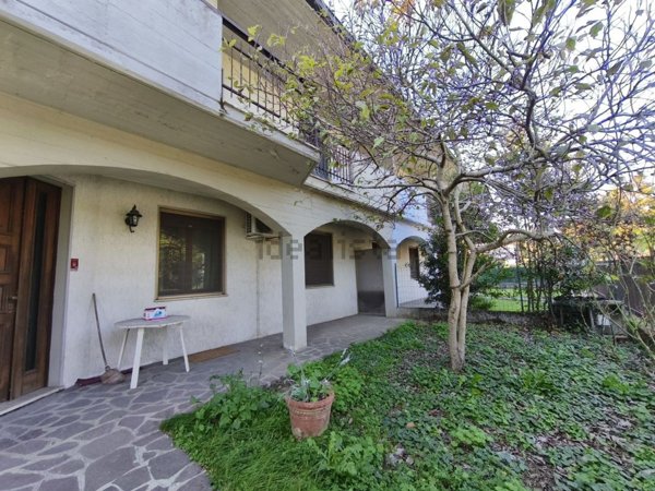 casa indipendente in vendita a Cremona in zona Viale Po