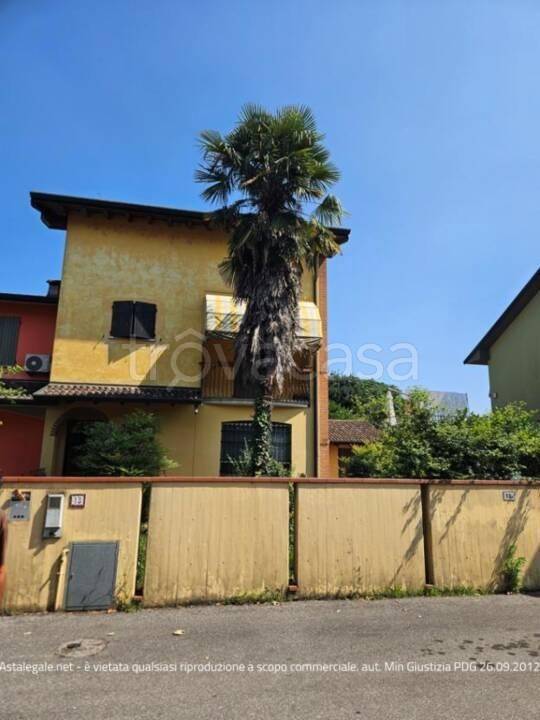 casa indipendente in vendita a Cremona in zona Persichello