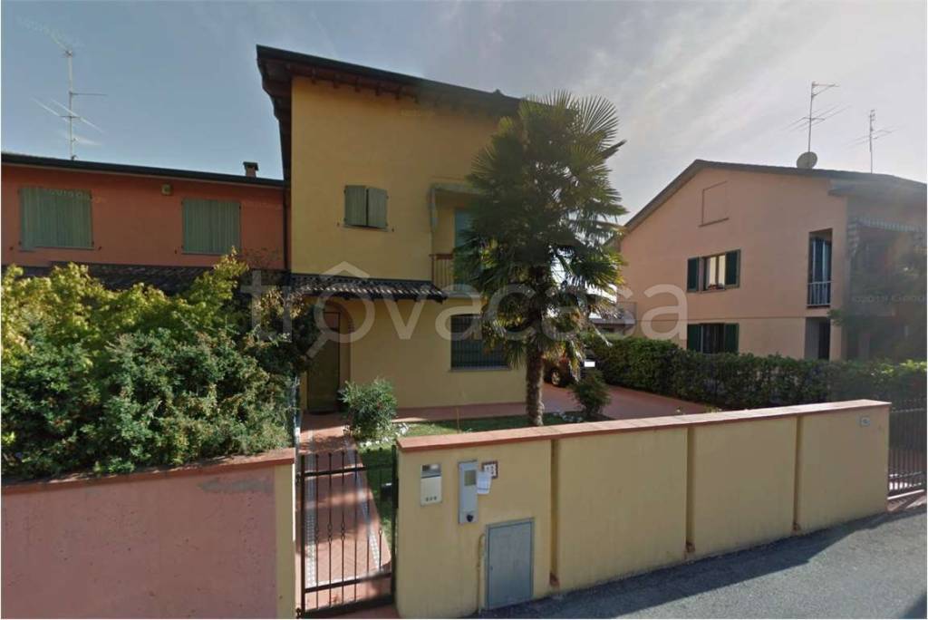 casa indipendente in vendita a Cremona in zona Persichello