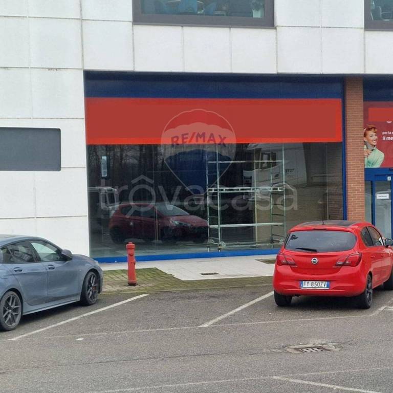 negozio in vendita a Cremona in zona San Felice
