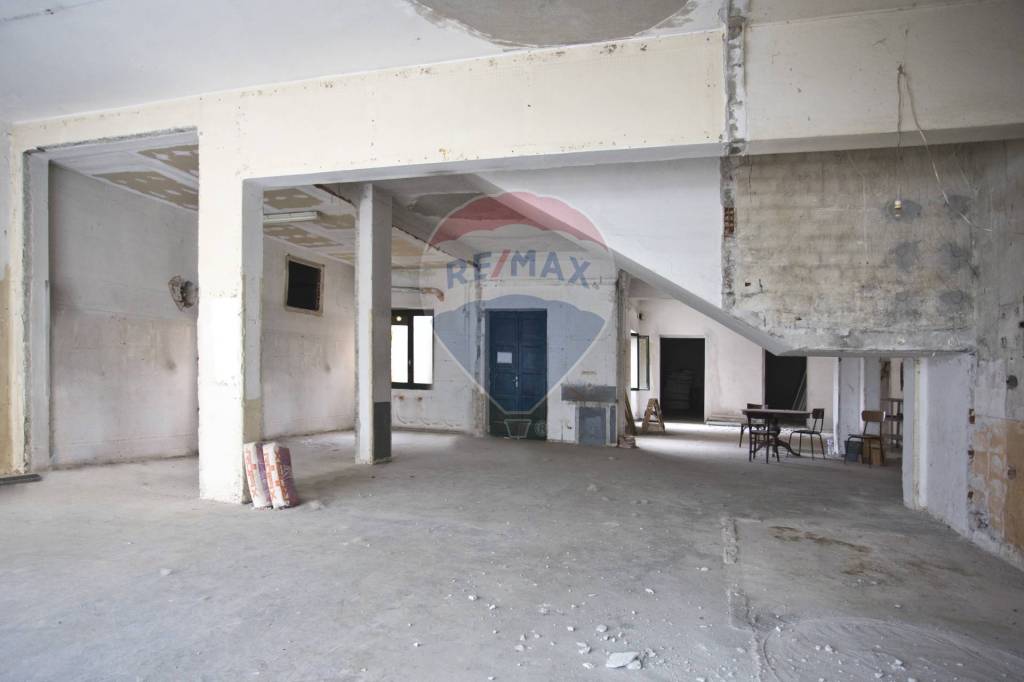 negozio in vendita a Cremona in zona Cremona Centro