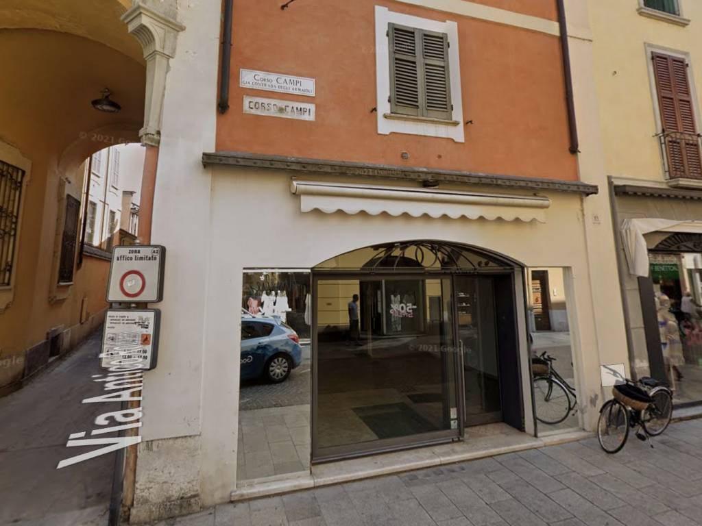 negozio in vendita a Cremona in zona Piazza Castello