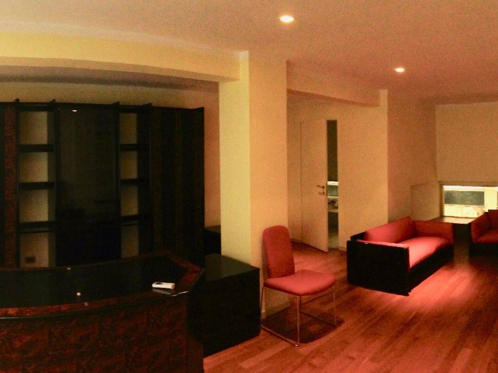 ufficio in vendita a Cremona in zona Piazza Castello