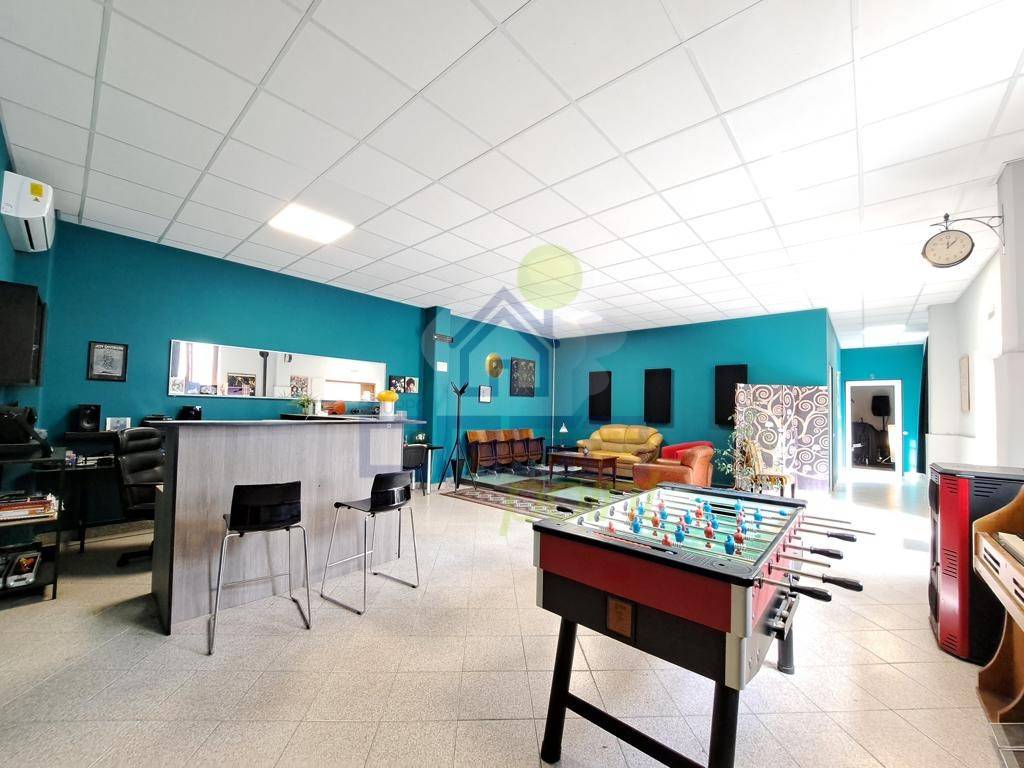 negozio in vendita a Cremona