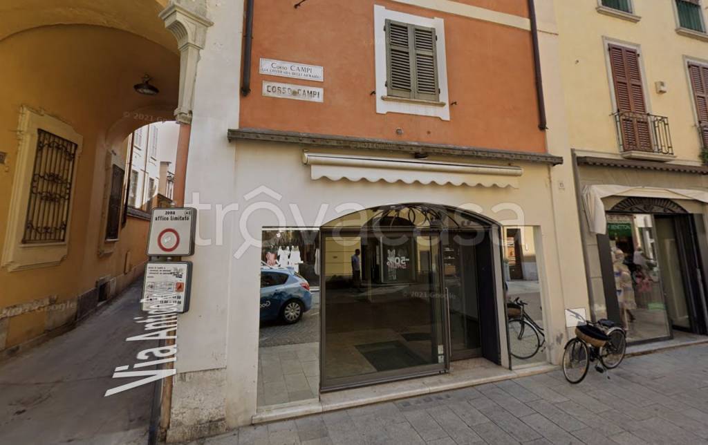 negozio in vendita a Cremona in zona Cremona Centro