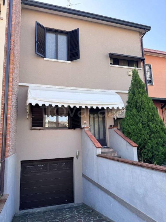 casa indipendente in vendita a Cremona in zona Via Giuseppina