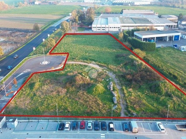 terreno edificabile in vendita a Cremona in zona Picenengo