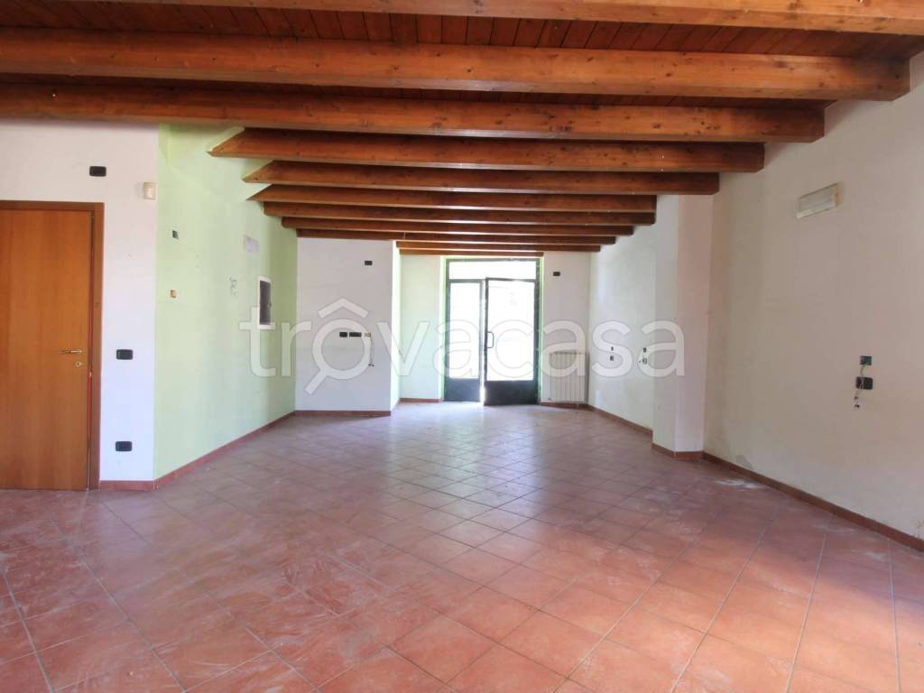 negozio in vendita a Cremona in zona Viale Po