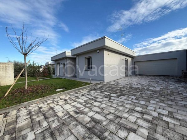 casa indipendente in vendita a Cremona