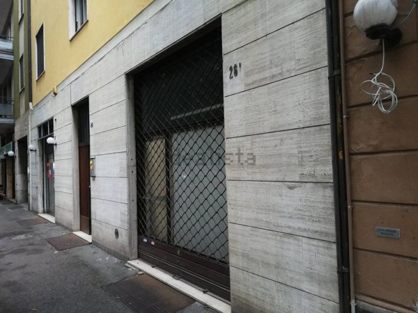 negozio in vendita a Cremona