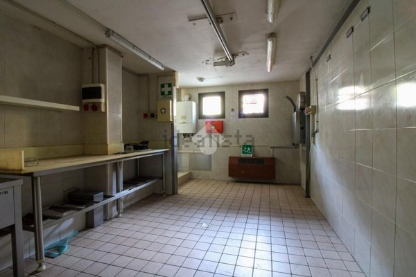 negozio in vendita a Cremona in zona Cremona Centro