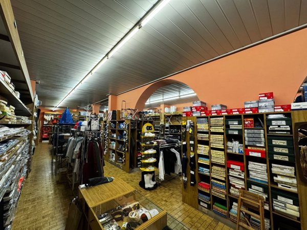 locale commerciale in vendita a Cremona in zona Via Dante