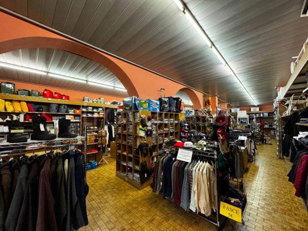 negozio in vendita a Cremona in zona Via Dante