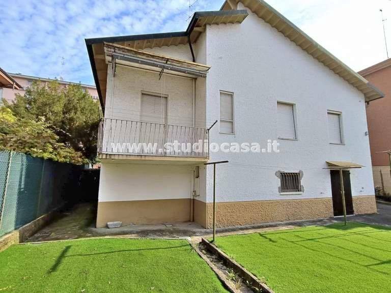 casa indipendente in vendita a Cremona