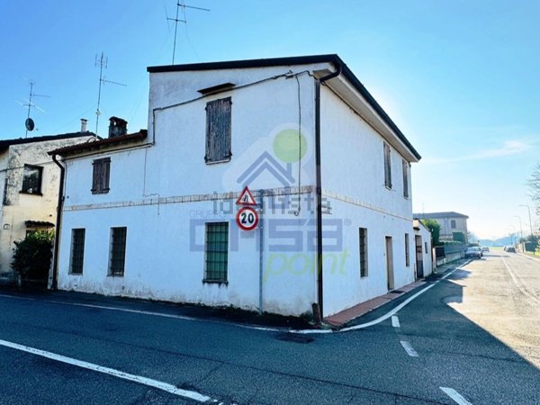 casa indipendente in vendita a Cremona in zona Bagnara