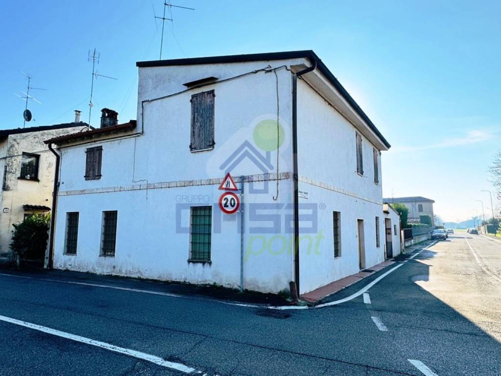 casa indipendente in vendita a Cremona in zona Bagnara