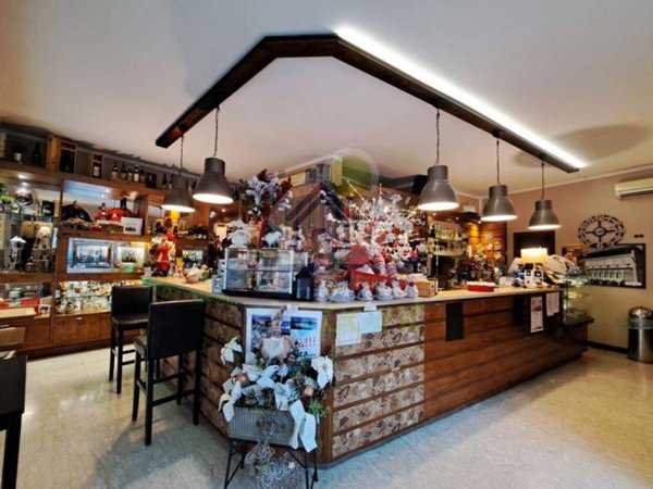 negozio in vendita a Cremona in zona Cremona Centro