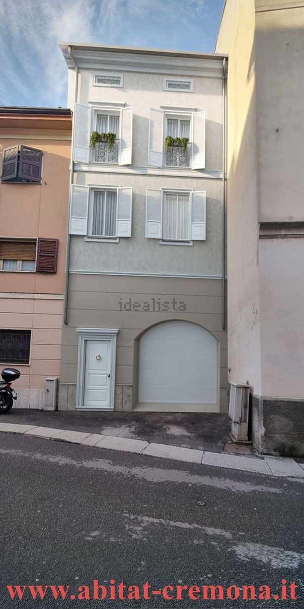 casa indipendente in vendita a Cremona in zona Corso Garibaldi